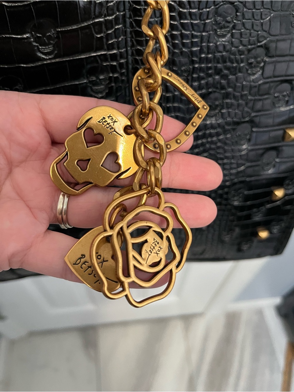 Betsey Johnson Black Skull Studded Shoulder Crossbody Gold Hardware Charm Goth - Picture 5 of 16